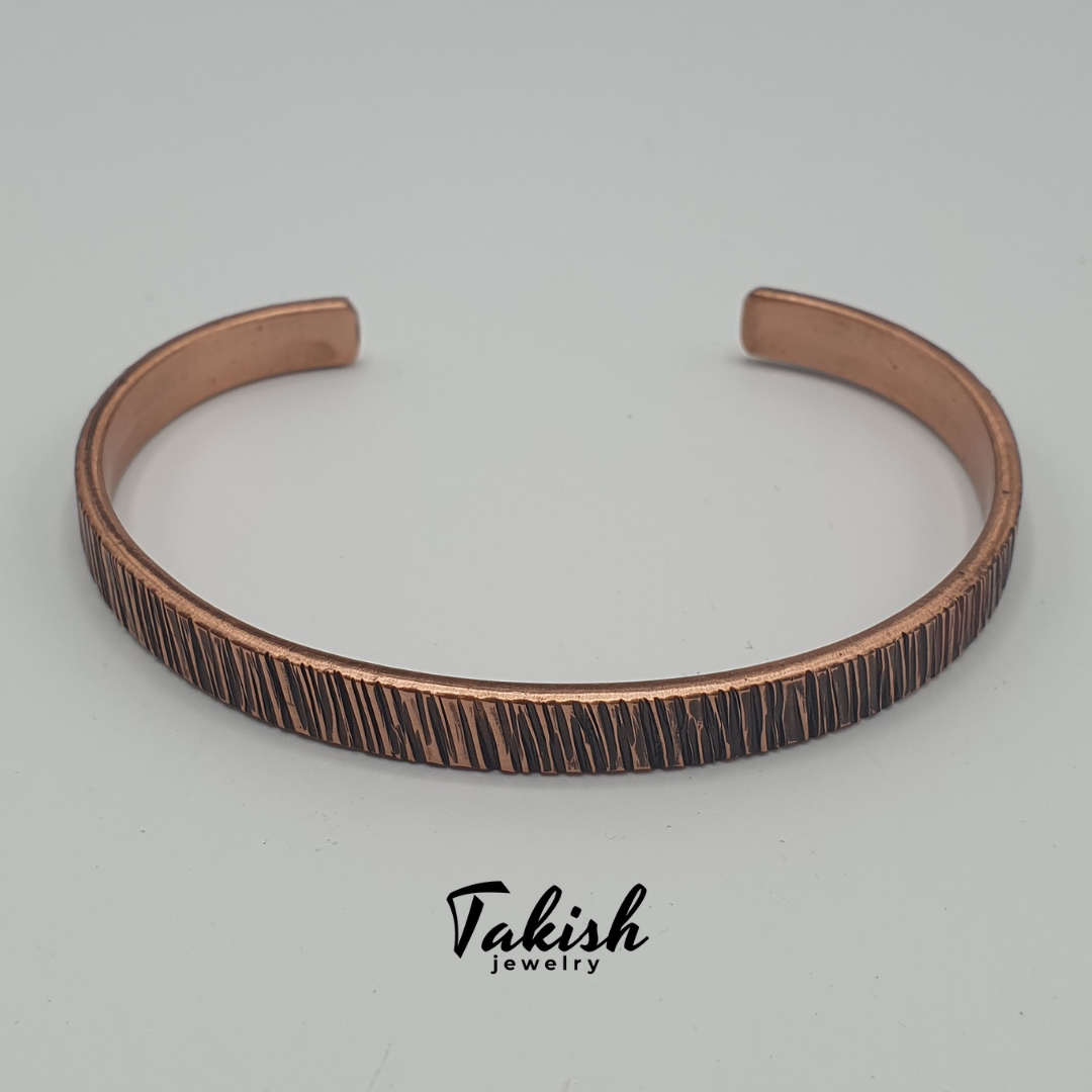 100%Handgemaakte Koperen Armband voor Positieve Energie - Verstelbaar, Therapeutisch, Minimalistisch Ontwerp, Fijn Gegraveerd, Warm Roodbruin, Ontwikkelt Patina, Unisex, Stijlvol & Elegant, Lengte: 17cm, Dikte: 7mm, Gewicht: 20g