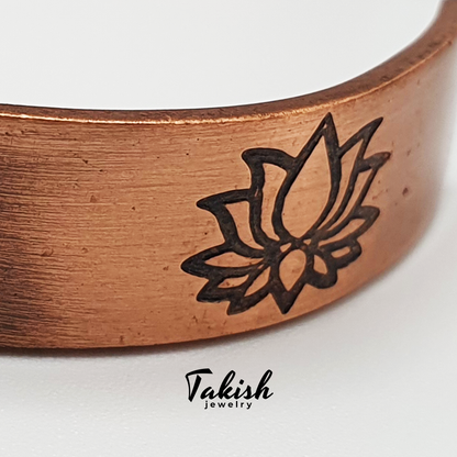 Ambachtelijke Koperen Armband - Handgemaakte Sieraden met Levensboom en Lotusbloem Motief