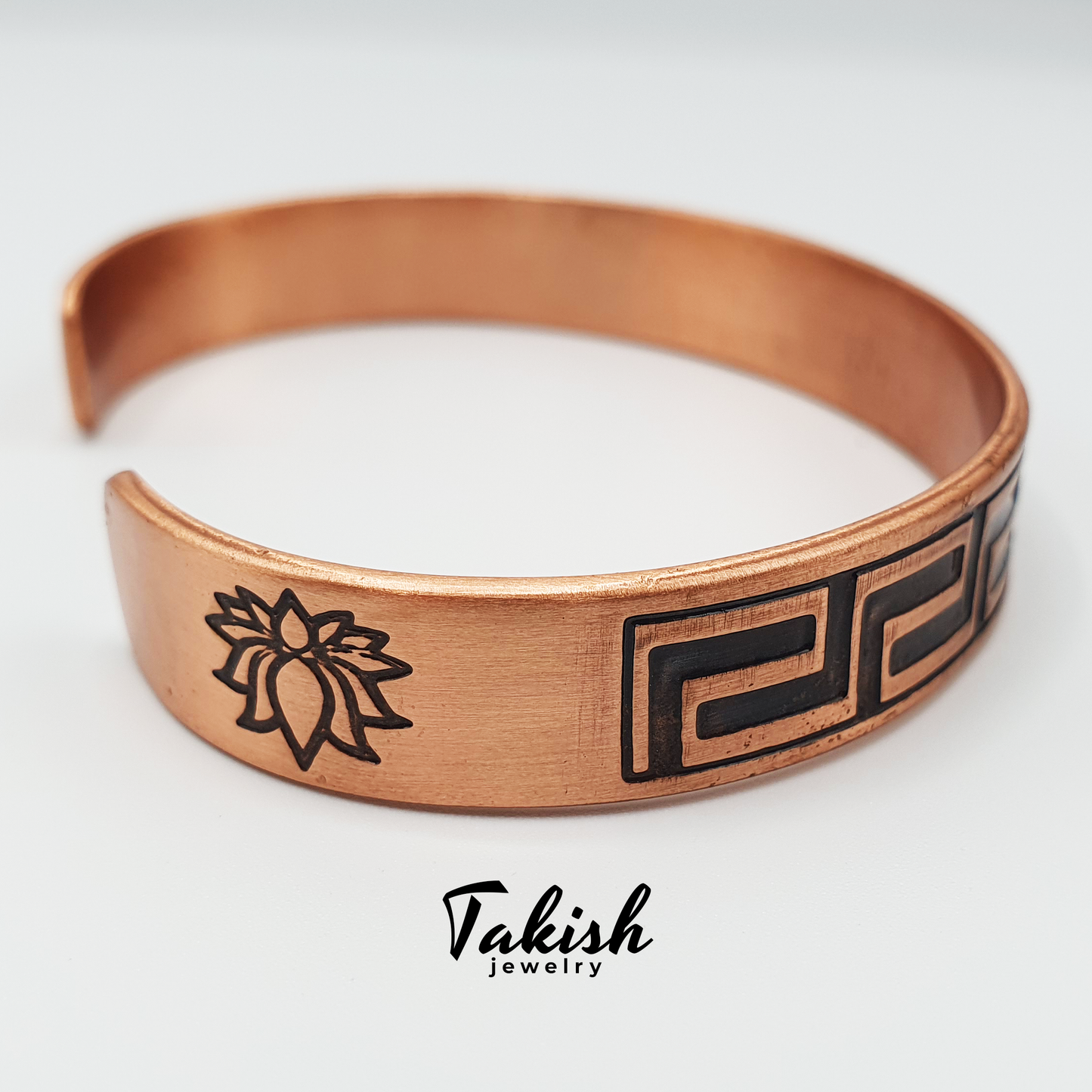 Unieke Handgemaakte Koperen Armband - Verrijk Je Stijl met Lotus Bloem & Doolhof Patroon